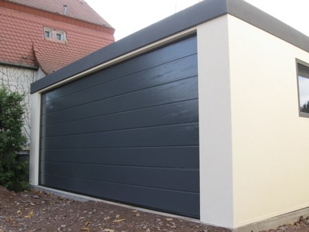 Doppelgarage mit einem Tor